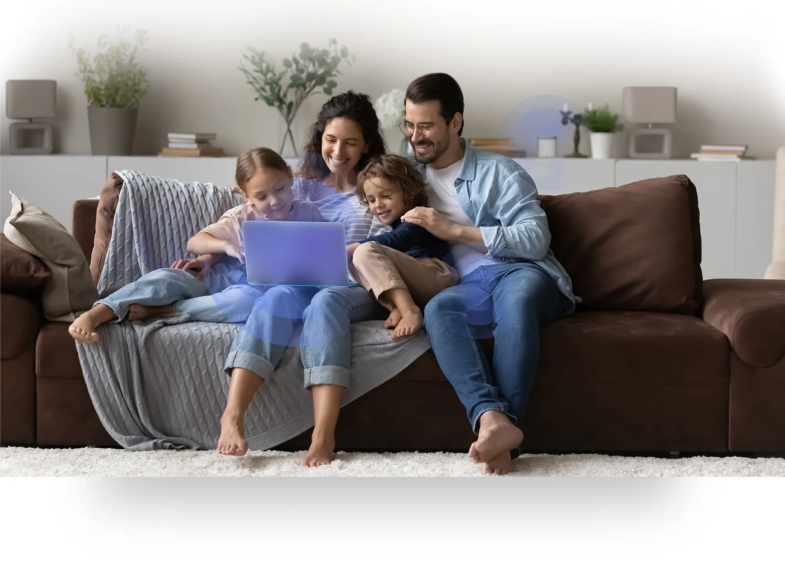 M32 stay connected as you move from room to room illustration