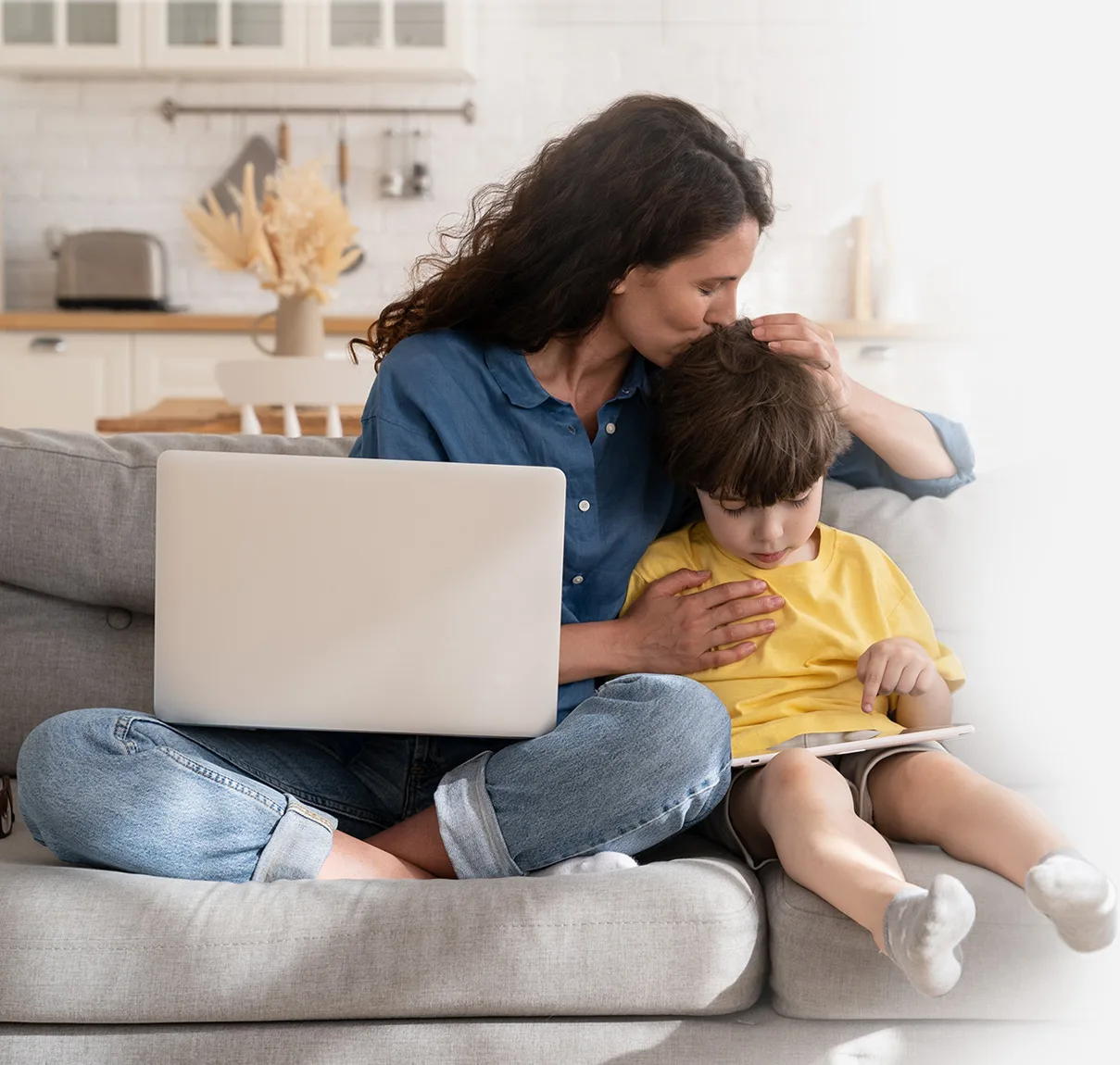 M32 family-friendly Internet illustration