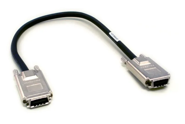 Câble d’empilage 10 GbE de 50 cm pour les séries DGS-3120, DGS-3300 et DXS-3300